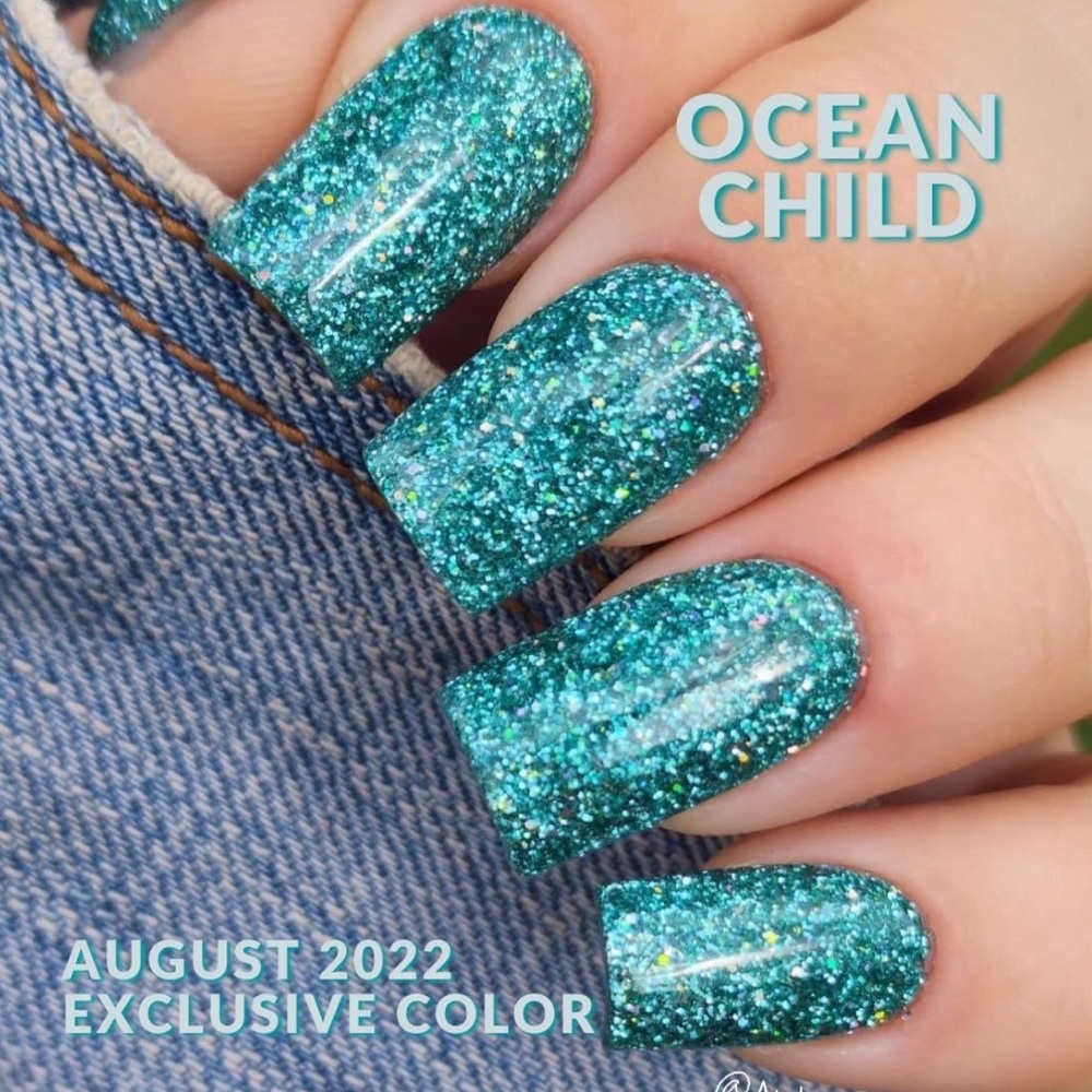 Sparkle & Co Nail Dip Powder Polish in Ocean Child